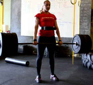 woman wear Weightlifting shoes 